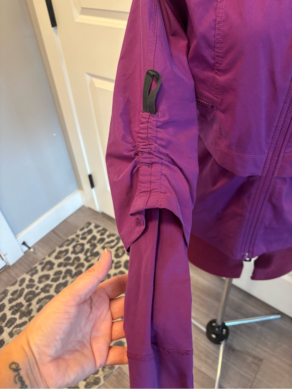 Lululemon jacket size 6 - Picture 2 of 7
